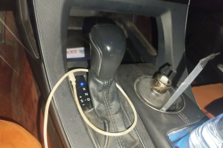 Used Toyota Avalon 2019 Dual-Engine 2.5L XLE Prestige Version China VI Standard Gear Lever
