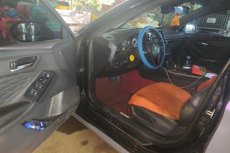 Used Toyota Avalon 2019 Dual-Engine 2.5L XLE Prestige Version China VI Standard Interior 3