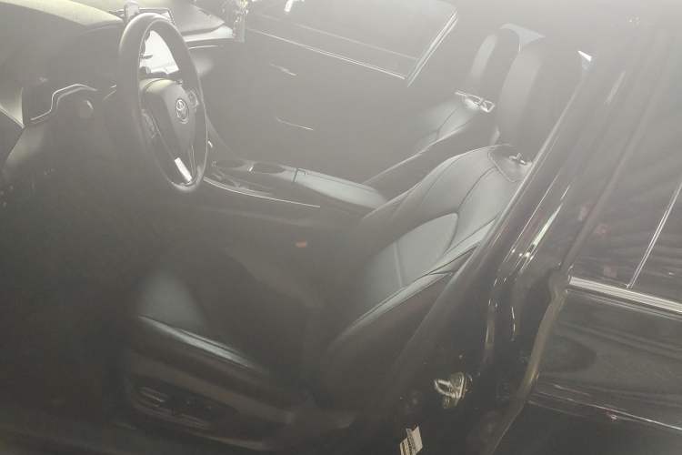 Used Toyota Avalon 2019 Dual-Engine 2.5L Luxury Edition China VI Standard Left Front Seat