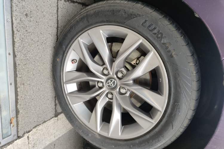 Used Toyota Avalon 2019 2.0L Ambition Edition China VI Left Front Wheel Hub