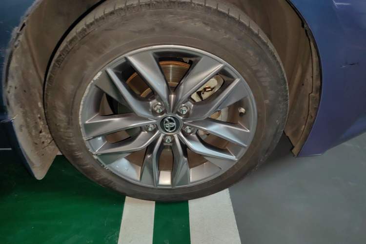 Used Toyota Avalon 2019 2.0L Luxury Edition China VI Standard Right Front Wheel Hub