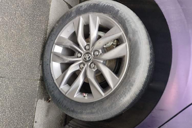 Used Toyota Avalon 2019 2.0L Ambition Edition China VI Right Rear Wheel Hub