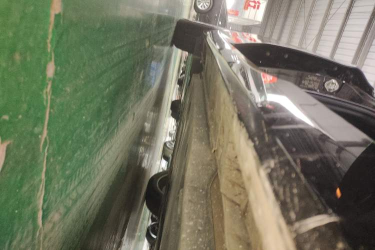 Used Toyota Avalon 2019 Dual-Engine 2.5L Luxury Edition China VI Standard Right Side Sill