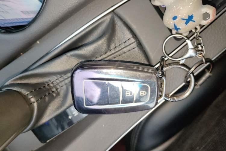 Used Toyota Avalon 2019 2.0L Ambition Edition China VI Vehicle Key