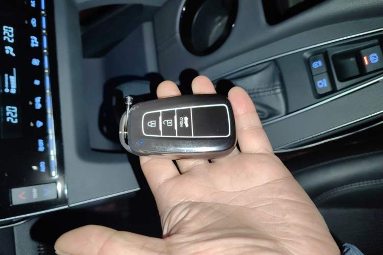 Used Toyota Avalon 2019 2.0L Luxury Edition China VI Standard Vehicle Key