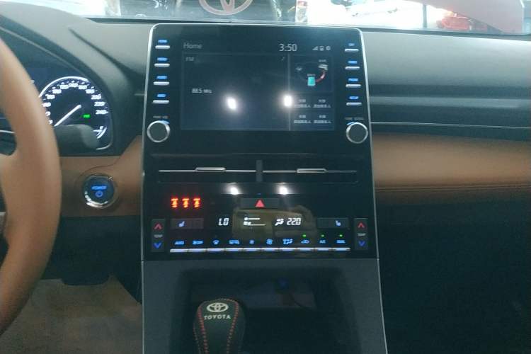 Used Toyota Avalon 2019 Dual-Engine 2.5L XLE Prestige Version China VI Standard Audio And AC Panel
