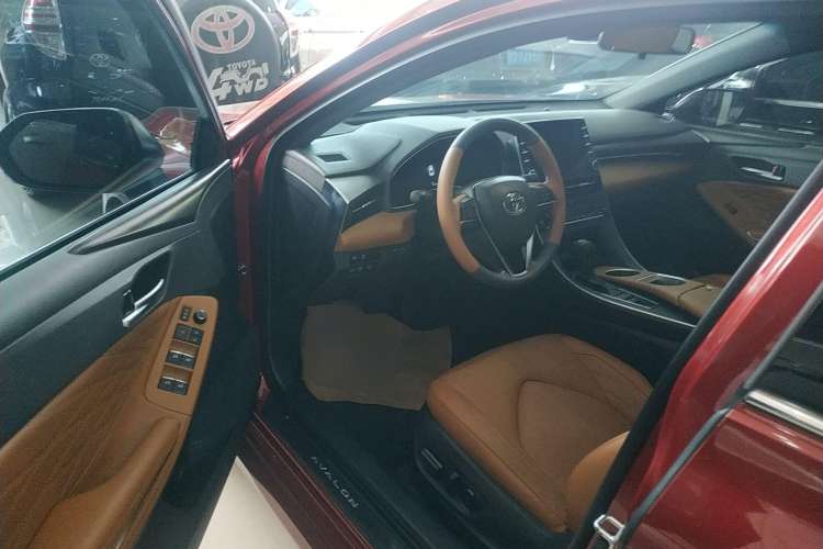 Used Toyota Avalon 2019 Dual-Engine 2.5L XLE Prestige Version China VI Standard Driver Seat