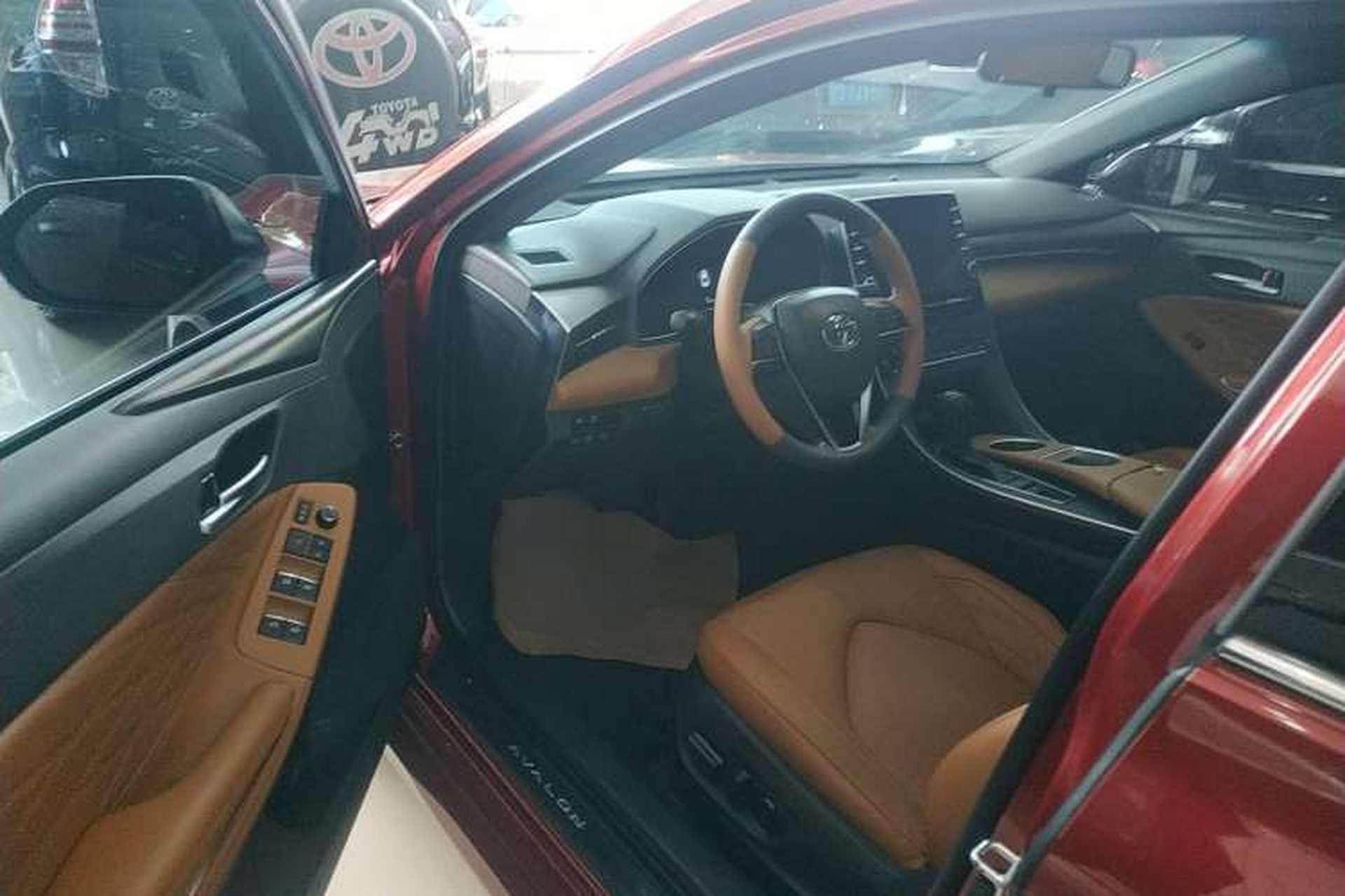 Used Toyota Avalon 2019 Dual-Engine 2.5L XLE Prestige Version China VI Standard Driver Seat