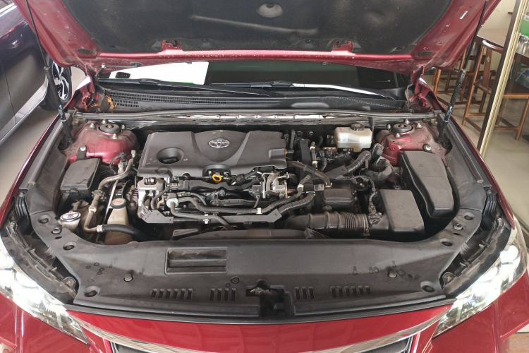 Used Toyota Avalon 2019 Dual-Engine 2.5L XLE Prestige Version China VI Standard Engine Bay