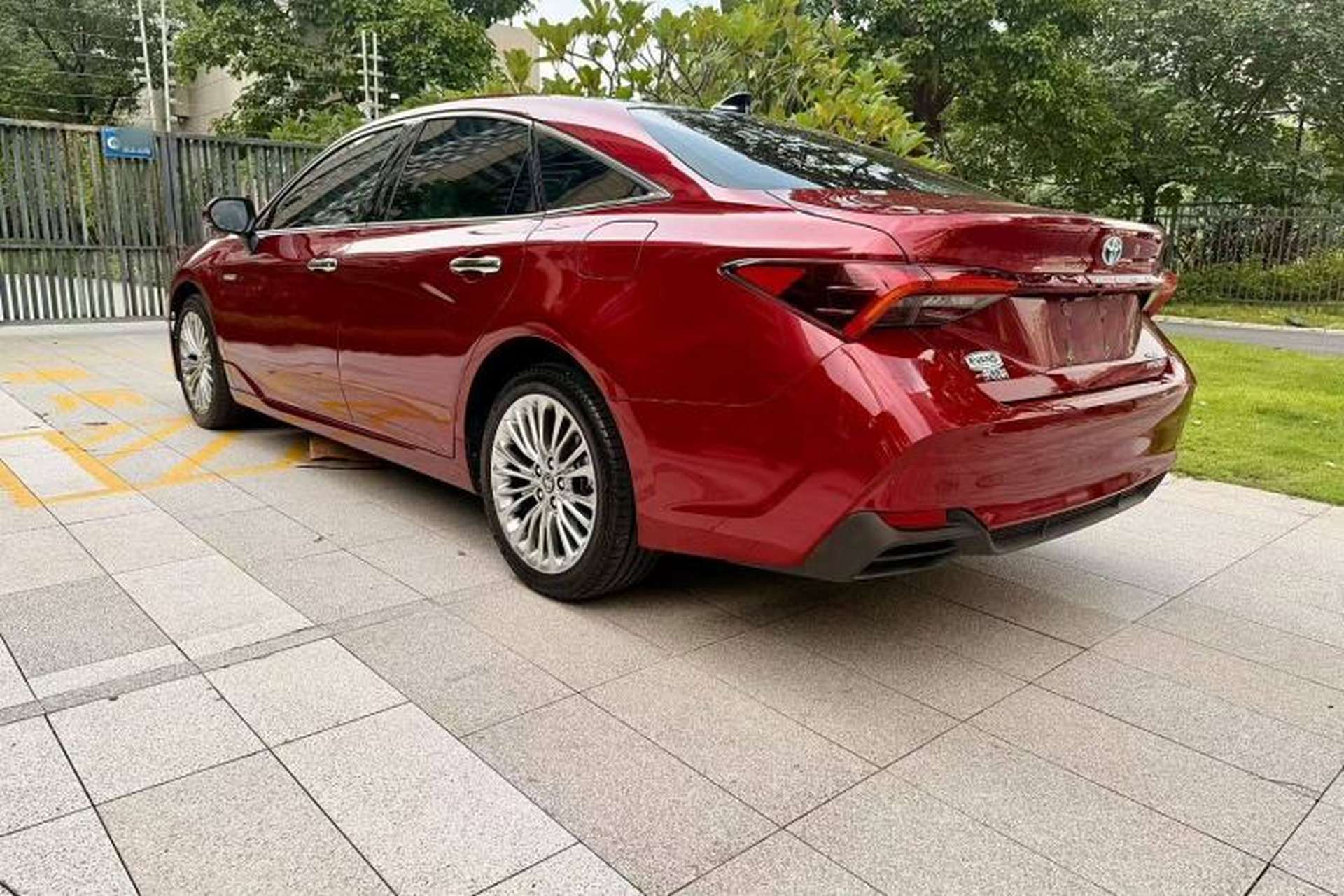 Used Toyota Avalon 2019 Dual-Engine 2.5L XLE Prestige Version China VI Standard Exterior 6