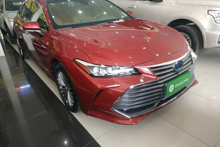 Used Toyota Avalon 2019 Dual-Engine 2.5L XLE Prestige Version China VI Standard Front Right 45 Deg