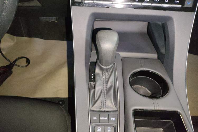 Used Toyota Avalon 2019 2.5L Ambition Version China VI Standard Gear Lever