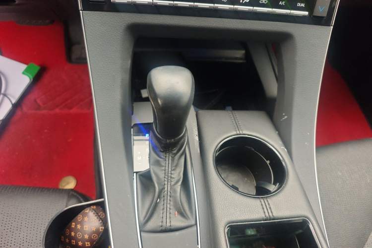 Used Toyota Avalon 2019 2.0L XLE Premium Edition China VI Gear Lever