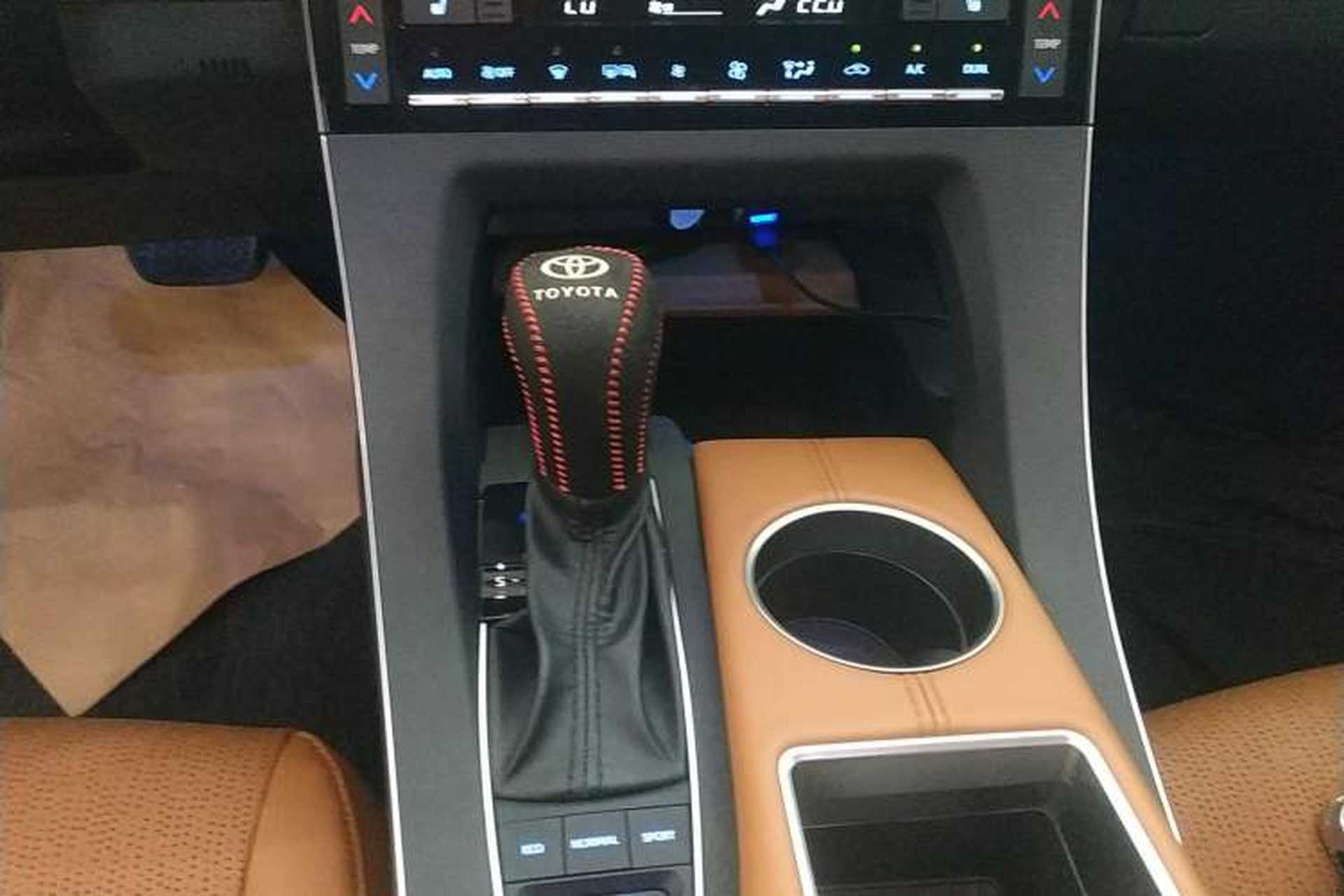 Used Toyota Avalon 2019 Dual-Engine 2.5L XLE Prestige Version China VI Standard Gear Lever