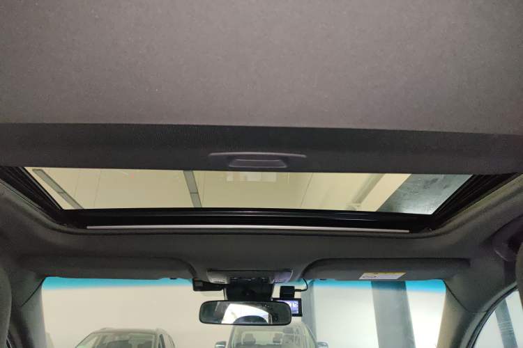 Used Toyota Avalon 2019 2.5L Ambition Version China VI Standard Headliner