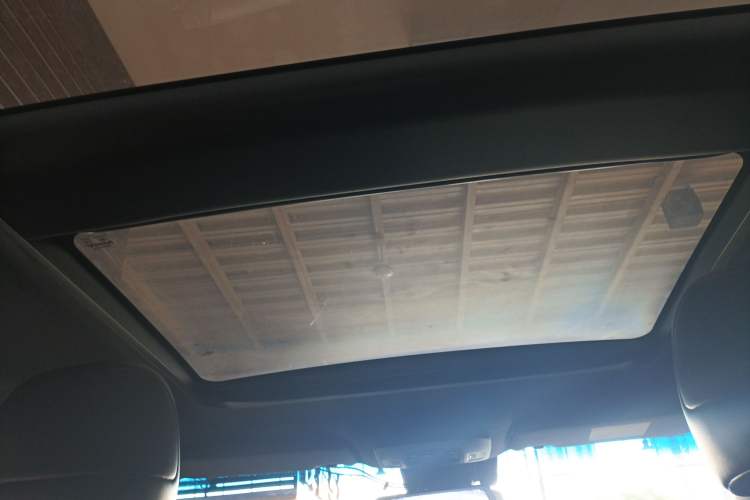 Used Toyota Avalon 2019 Dual-Engine 2.5L XLE Prestige Version China VI Standard Headliner