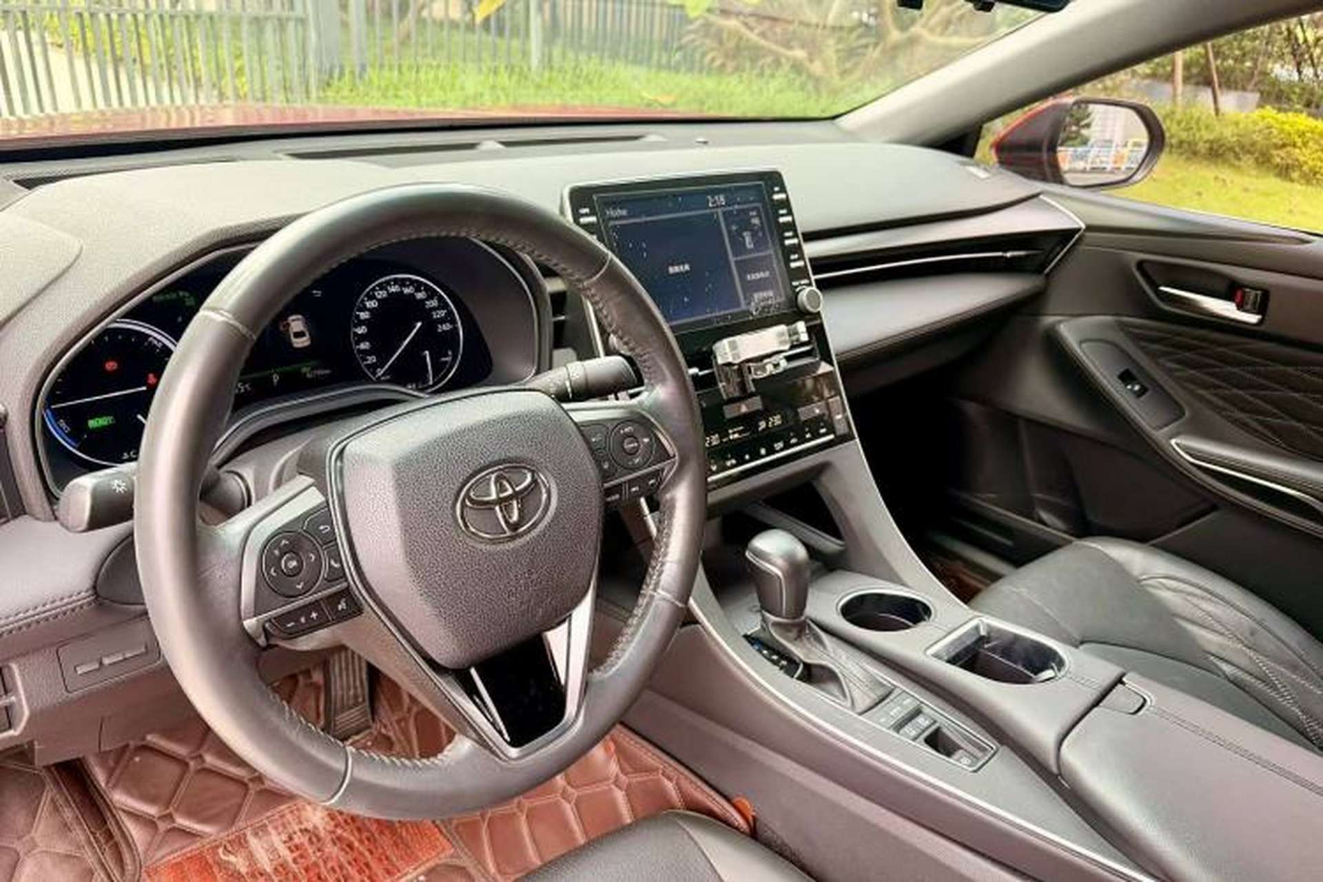 Used Toyota Avalon 2019 Dual-Engine 2.5L XLE Prestige Version China VI Standard Interior 3