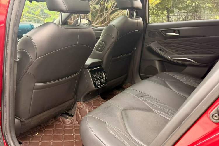 Used Toyota Avalon 2019 Dual-Engine 2.5L XLE Prestige Version China VI Standard Interior 4