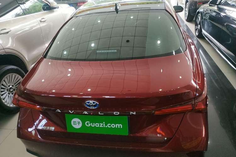 Used Toyota Avalon 2019 Dual-Engine 2.5L XLE Prestige Version China VI Standard Rear