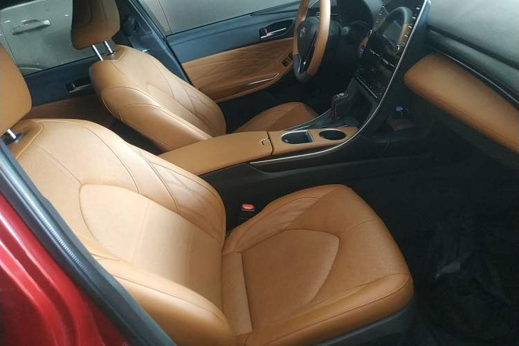Used Toyota Avalon 2019 Dual-Engine 2.5L XLE Prestige Version China VI Standard Right Front Seat