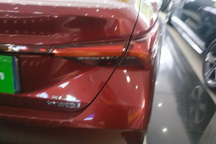 Used Toyota Avalon 2019 Dual-Engine 2.5L XLE Prestige Version China VI Standard Right Rear Taillight