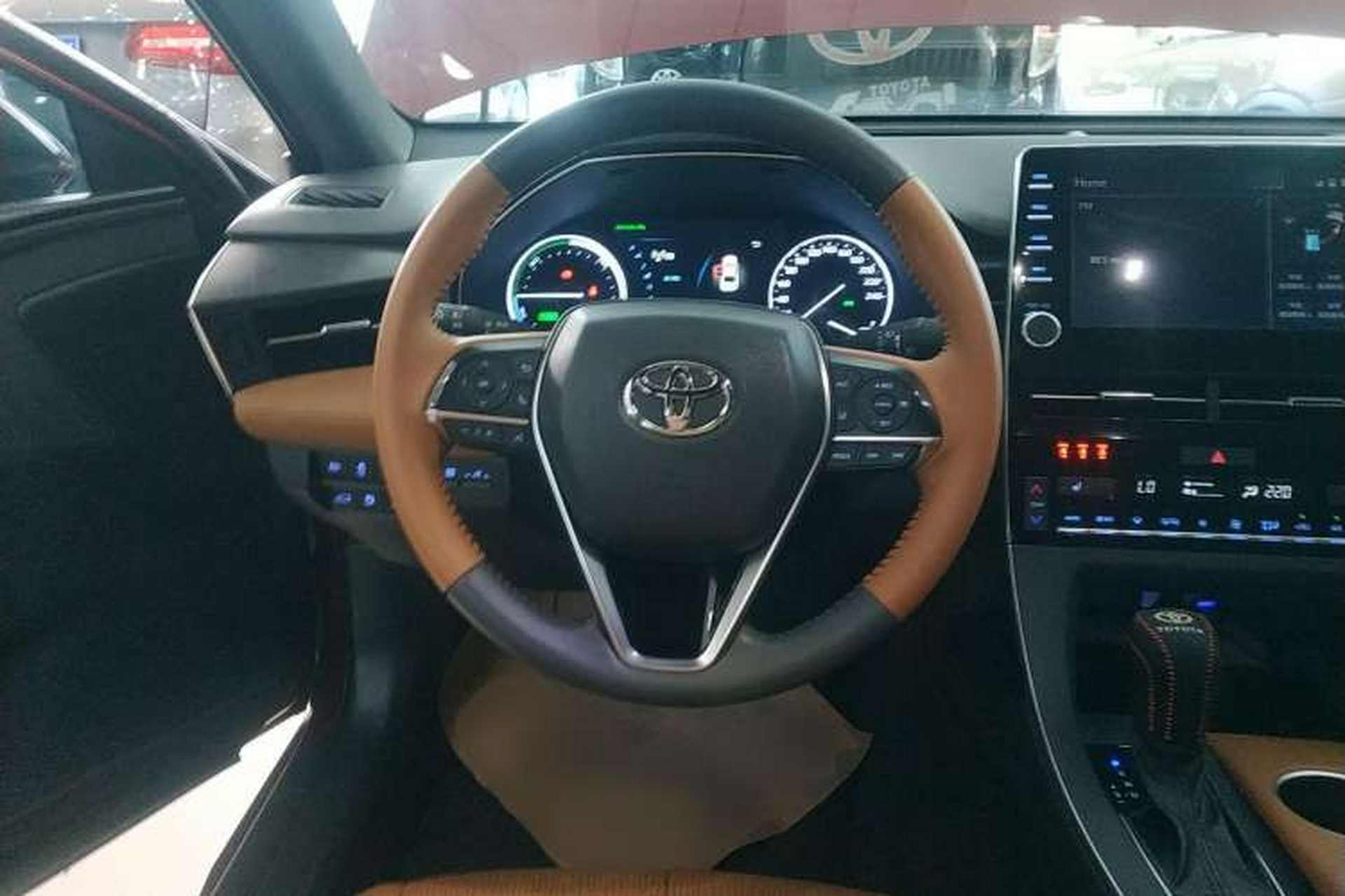 Used Toyota Avalon 2019 Dual-Engine 2.5L XLE Prestige Version China VI Standard Steering Wheel