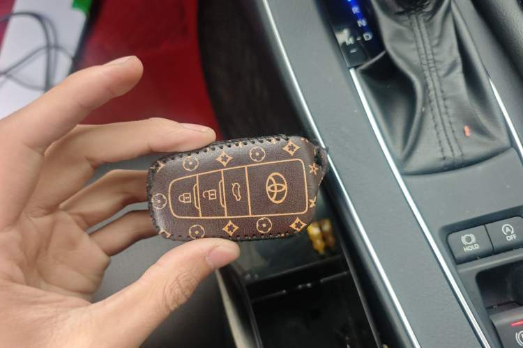 Used Toyota Avalon 2019 2.0L XLE Premium Edition China VI Vehicle Key