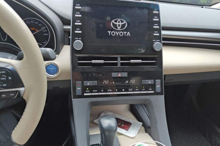 Used Toyota Avalon 2019 Dual-Engine 2.5L XLE Prestige Version China VI Standard Audio And AC Panel