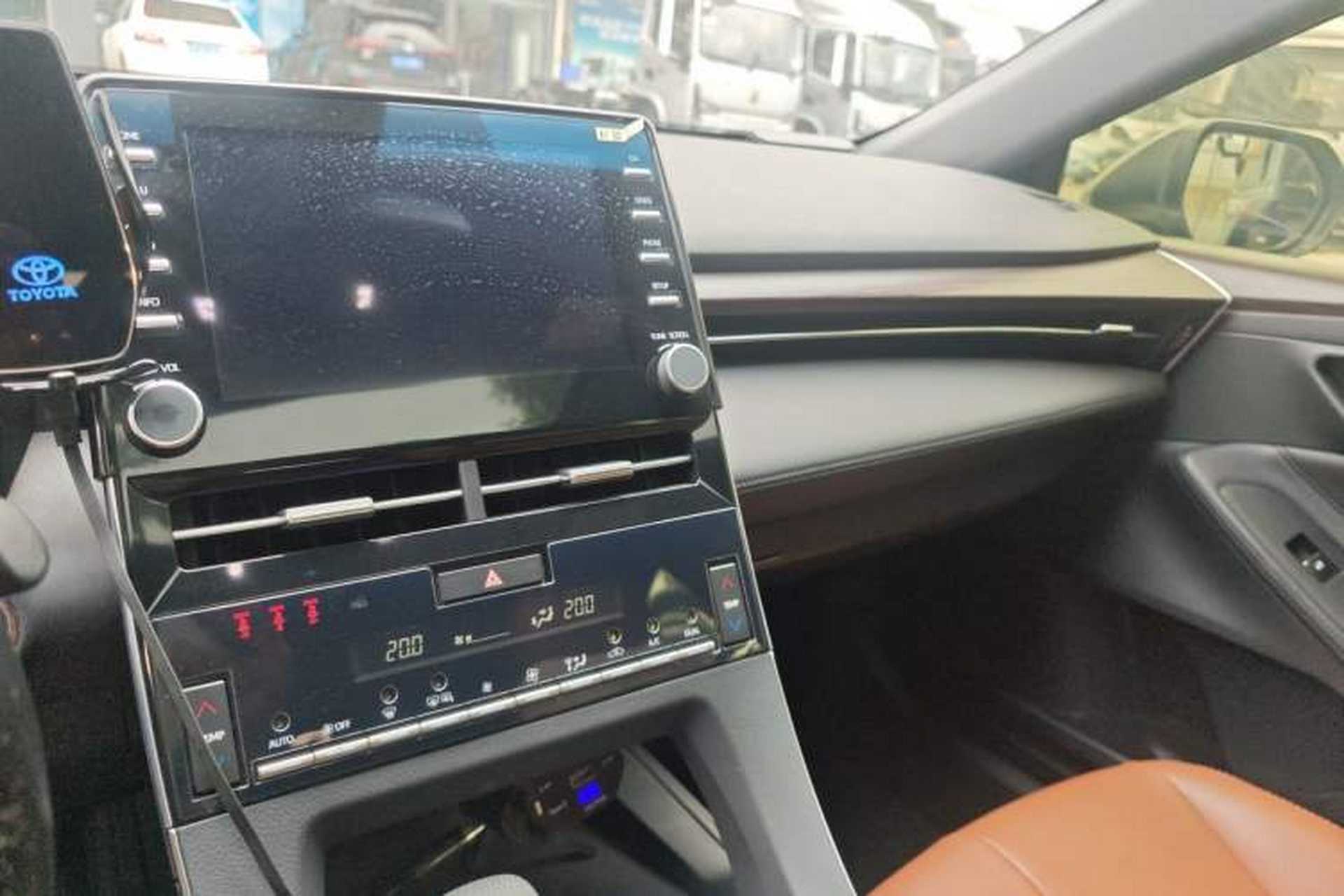 Used Toyota Avalon 2019 2.0L Ambition Edition China VI Audio And AC Panel