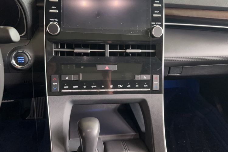 Used Toyota Avalon 2019 2.5L Touring Premium Version China VI Standard Audio And AC Panel