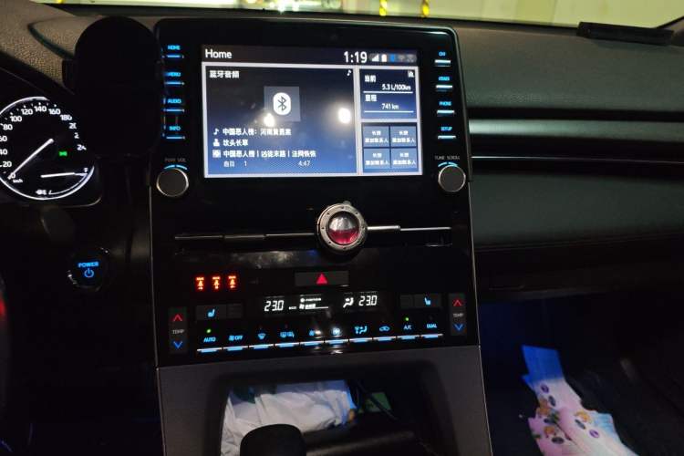 Used Toyota Avalon 2019 Dual-Engine 2.5L XLE Prestige Version China V Standard Audio And AC Panel