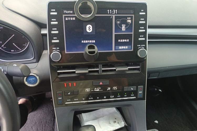 Used Toyota Avalon 2019 Dual-Engine 2.5L XLE Prestige Version China VI Standard Audio And AC Panel