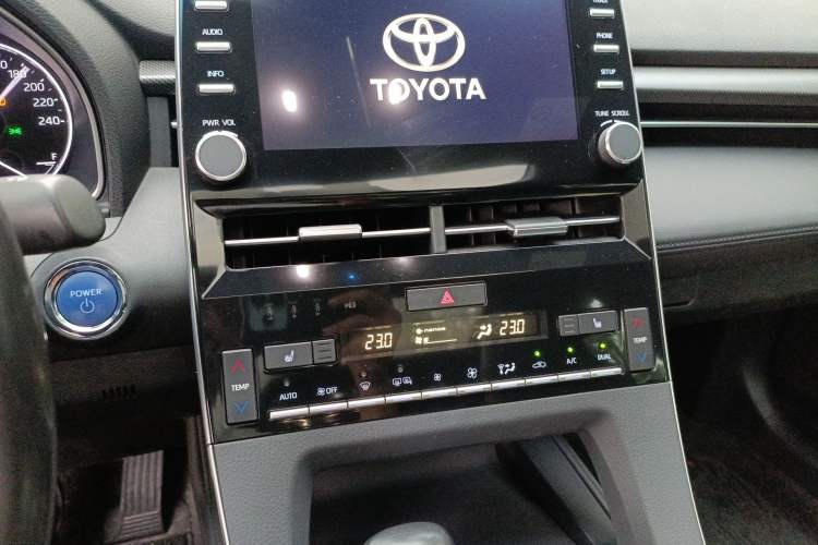 Used Toyota Avalon 2019 Dual-Engine 2.5L XLE Prestige Version China VI Standard Audio And AC Panel