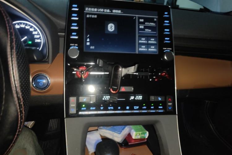 Used Toyota Avalon 2019 Dual-Engine 2.5L XLE Prestige Version China VI Standard Audio And AC Panel