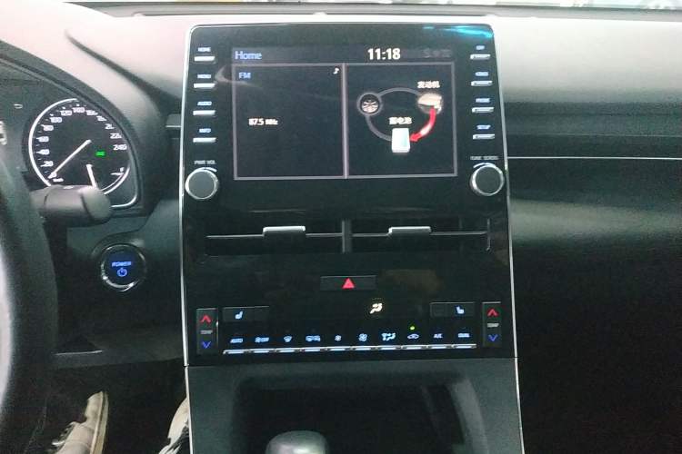 Used Toyota Avalon 2019 Dual-Engine 2.5L XLE Prestige Version China VI Standard Audio And AC Panel