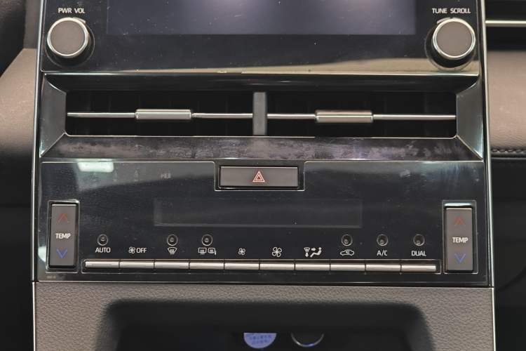 Used Toyota Avalon 2019 Dual-Engine 2.5L Luxury Edition China VI Standard Audio And AC Panel