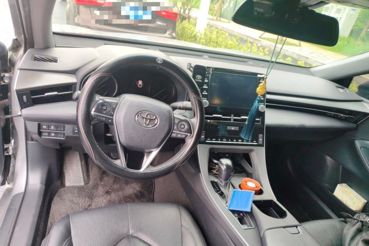 Used Toyota Avalon 2019 Dual-Engine 2.5L Luxury Edition China VI Standard Center Console
