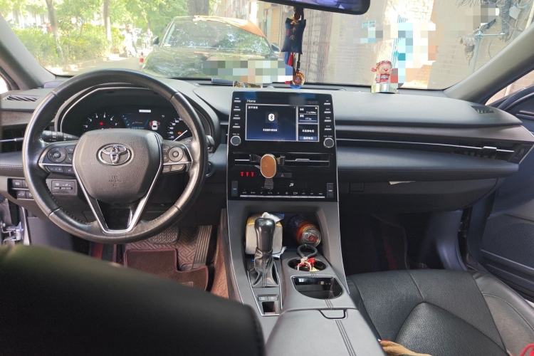 Used Toyota Avalon 2019 2.0L Luxury Edition China VI Standard Center Console