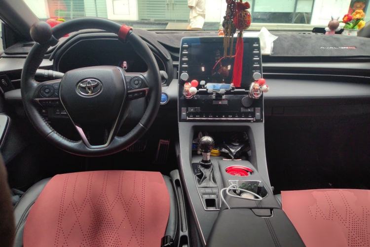 Used Toyota Avalon 2019 Dual-Engine 2.5L XLE Prestige Version China VI Standard Center Console