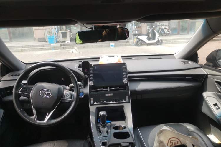 Used Toyota Avalon 2019 Dual-Engine 2.5L Luxury Edition China VI Standard Center Console