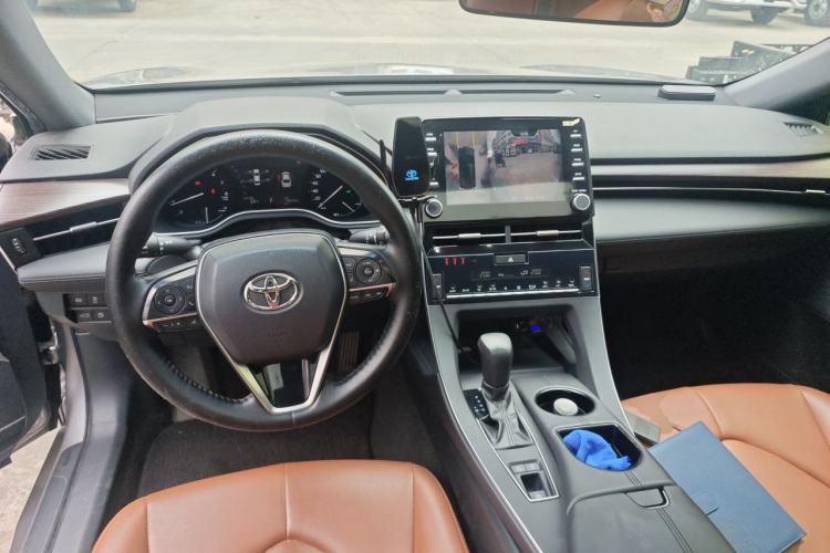 Used Toyota Avalon 2019 2.0L Ambition Edition China VI Center Console