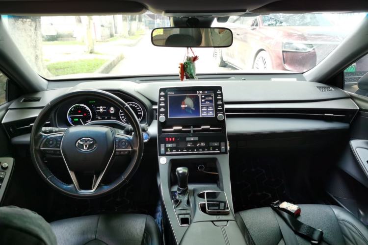 Used Toyota Avalon 2019 Dual-Engine 2.5L XLE Prestige Version China VI Standard Center Console