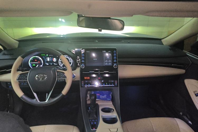 Used Toyota Avalon 2019 Dual-Engine 2.5L XLE Prestige Version China VI Standard Center Console