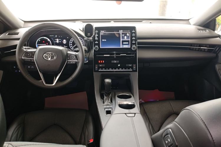 Used Toyota Avalon 2019 Dual-Engine 2.5L XLE Prestige Version China VI Standard Center Console