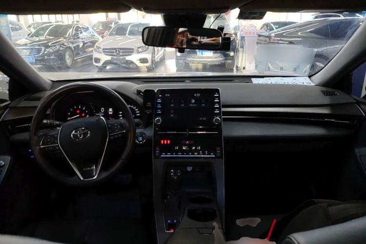 Used Toyota Avalon 2019 2.0L Luxury Edition China VI Standard Center Console
