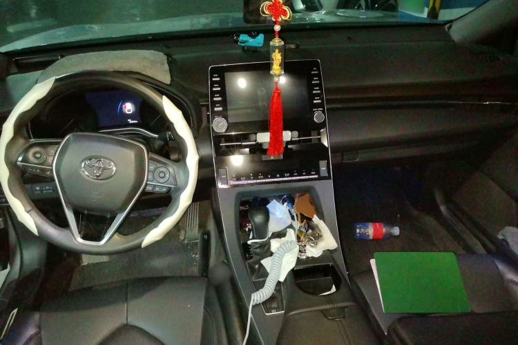 Used Toyota Avalon 2019 2.0L Luxury Edition China VI Standard Center Console