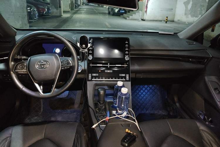 Used Toyota Avalon 2019 Dual-Engine 2.5L XLE Prestige Version China VI Standard Center Console