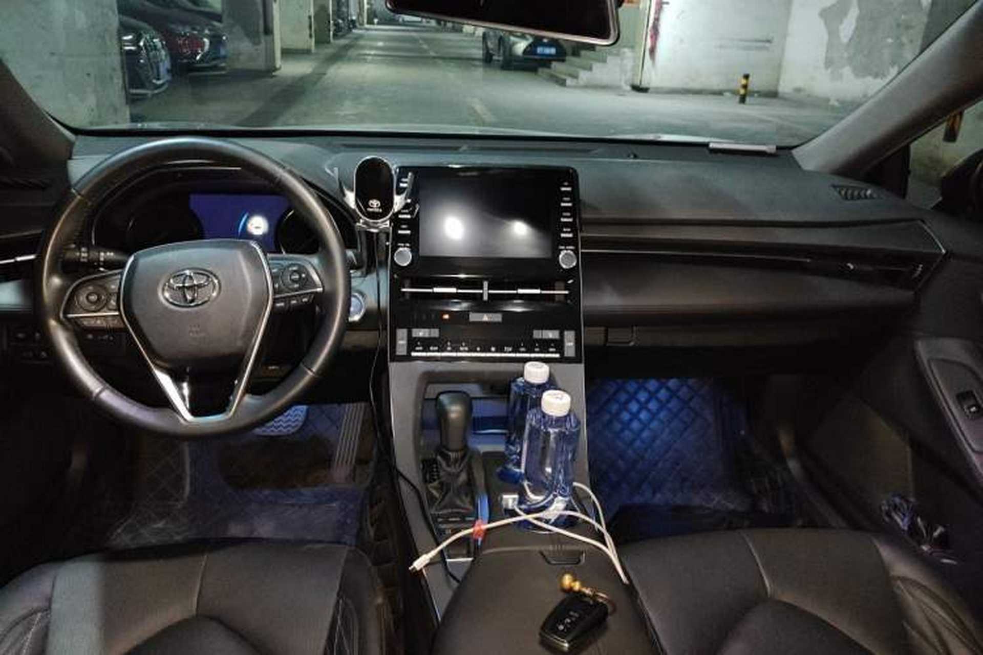 Used Toyota Avalon 2019 Dual-Engine 2.5L XLE Prestige Version China VI Standard Center Console
