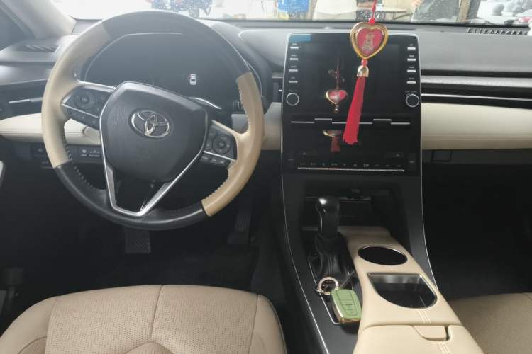 Used Toyota Avalon 2019 2.5L Touring Premium Version China VI Standard Center Console