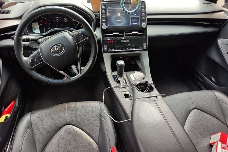 Used Toyota Avalon 2019 2.0L Luxury Edition China VI Standard Center Console